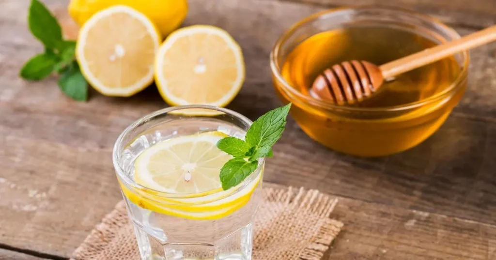 Detox water with honey and lemon -benefits of honey lemon water